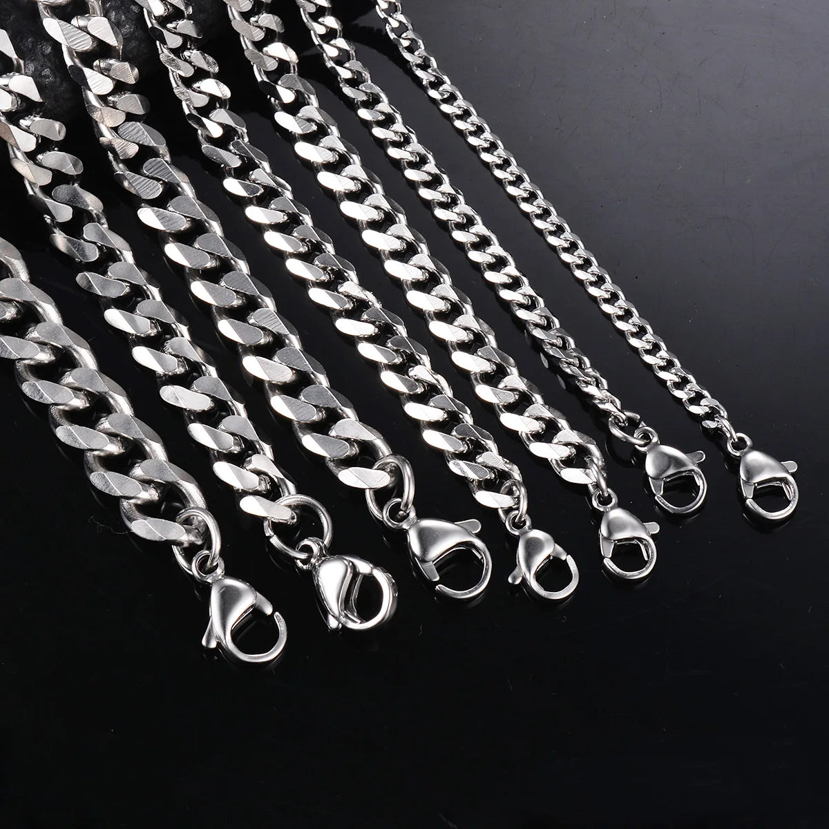 STAINLESS STEEL CUBAN LINK NECKLACE