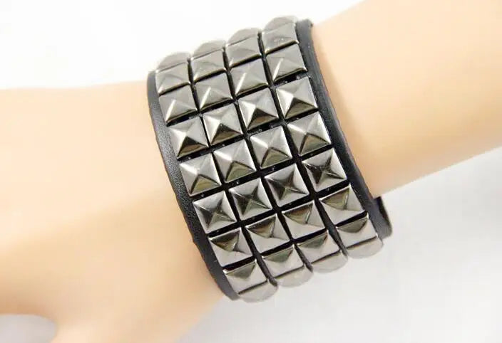 RIVET LEATHER BANGLE