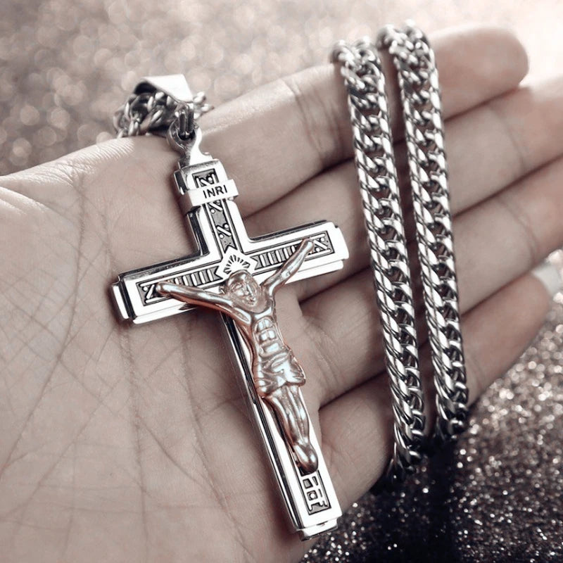 CLASSIC TEMPLAR CROSS NECKLACE