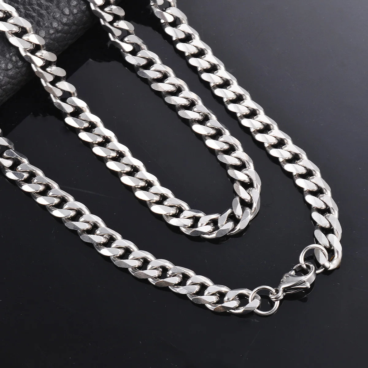 STAINLESS STEEL CUBAN LINK NECKLACE