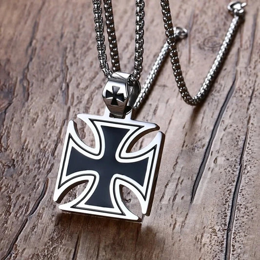 CLASSIC TEMPLAR CROSS NECKLACE