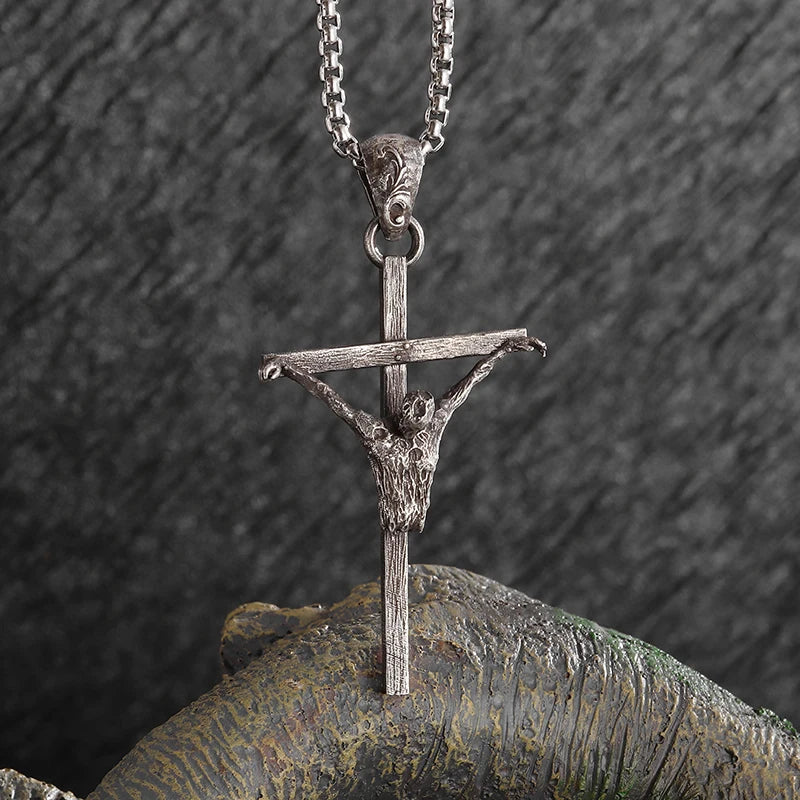 CLASSIC TEMPLAR CROSS NECKLACE