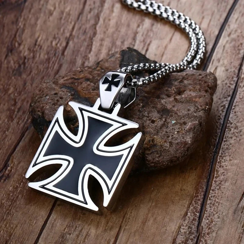 CLASSIC TEMPLAR CROSS NECKLACE