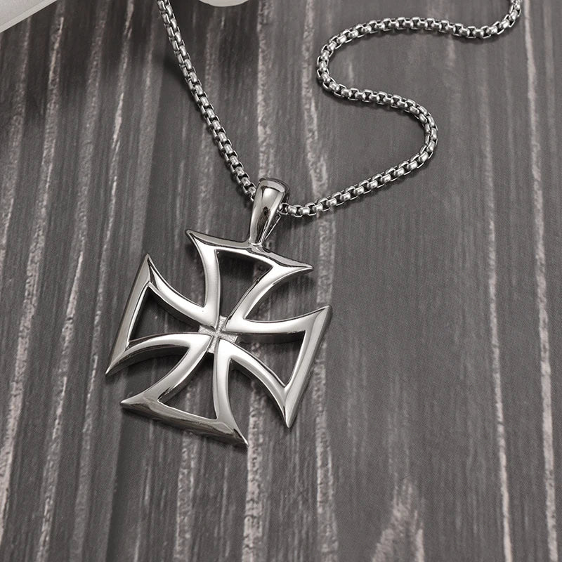 CLASSIC TEMPLAR CROSS NECKLACE